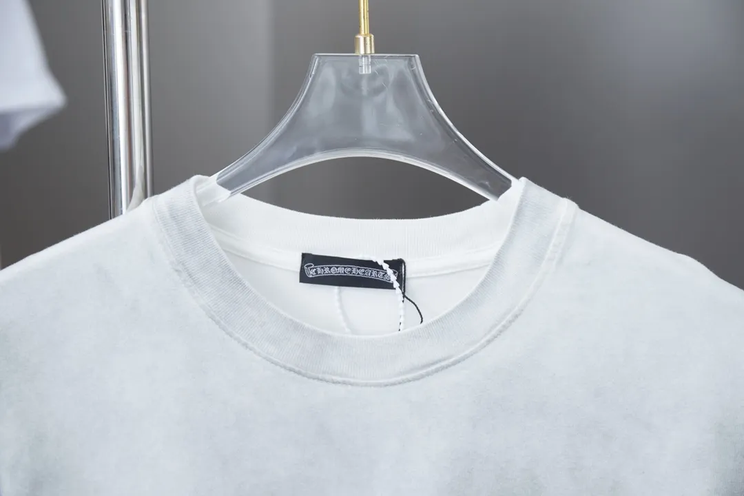🅿️210 Chrome Hearte 25SS early spring new style, thick version with hot diamond short sleeves, light luxury, essential item for daily commuting for men and women, correct version, welcome to compare, detailed features · 280 grams of 100% pure cotton double yarn jersey fabric · Special thickened 32 pieces of double-strand 1X1 thread in the same vat custom dyeing · Imported Australian matte pearl diamonds ➕Thick version of three-dimensional wow glue cross. Ready-to-wear dyeing Then do the faded fried snowflake process, then wash it to make it look old. Common washing improves the effect · Double-needle sewing process · Original main mark, washed tag, brand moisture-proof paper packaging Color: black/white/green/blue Size: S/M/L/XL